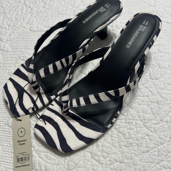 no boundaries Sandals Kitten Heels Animal Print White/Black Memory Foam Size 11 - Picture 1 of 6